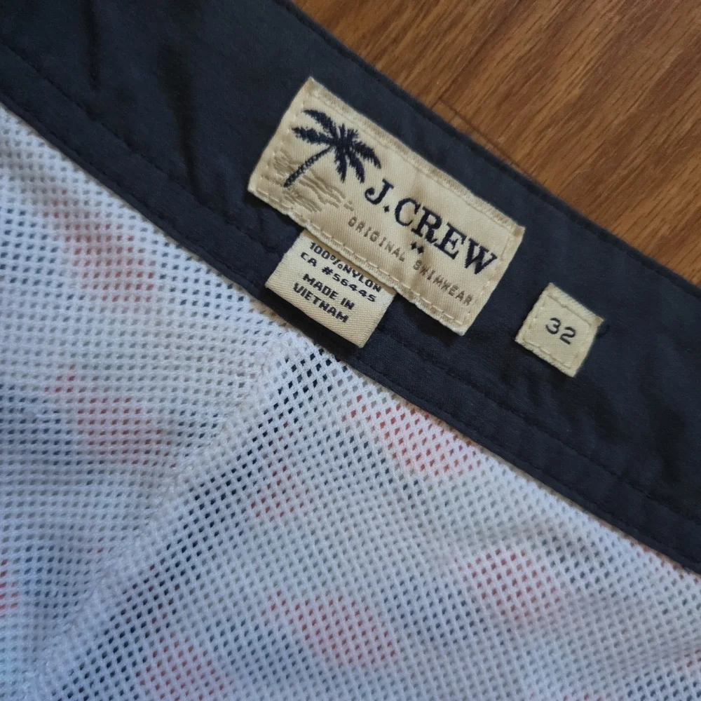 J. Crew Men's BroadShorts - Peach and Blue Fish Print‎ Size 32